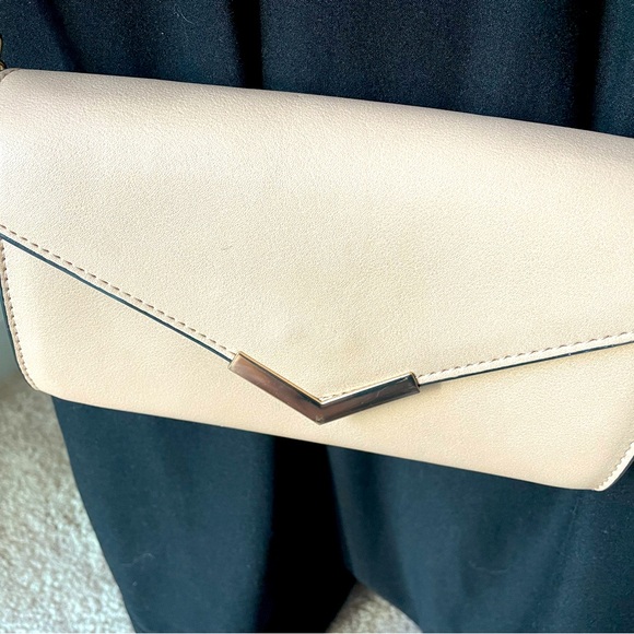 Urban expressions tan cross body bag hester envelope gold hardware vegan - Picture 2 of 6